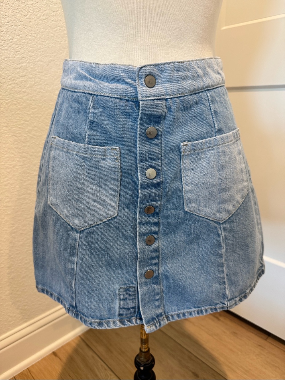 Zara Denim Mini Skirt | XS | Button Snap Front | Embroidered Flower